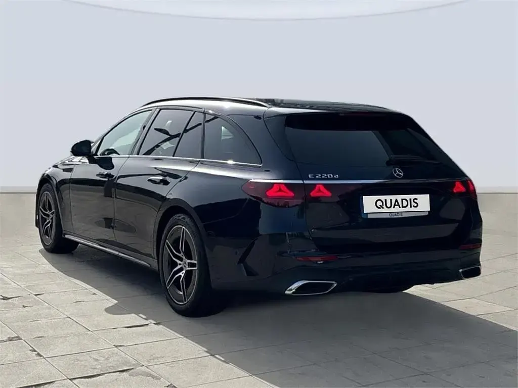 Nuevo Mercedes E220 197 CV (144 kW) 2026 Azul nautico Familiar