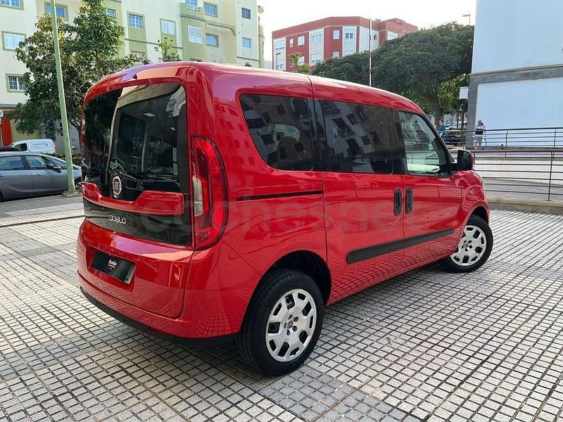 Usado Fiat Doblò Lounge 95 CV (69 kW) 2016 Rojo Monovolumen