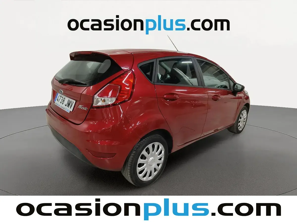 Usado Ford Fiesta Trend 82 CV (60 kW) 2016 Rojo Utilitario