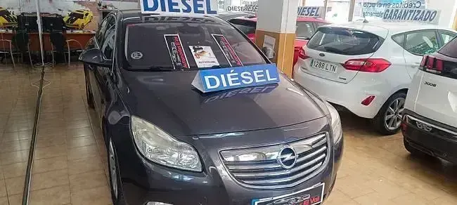 Usado Opel Insignia Edition 130 CV (95 kW) 2010 Gris / plata Berlina