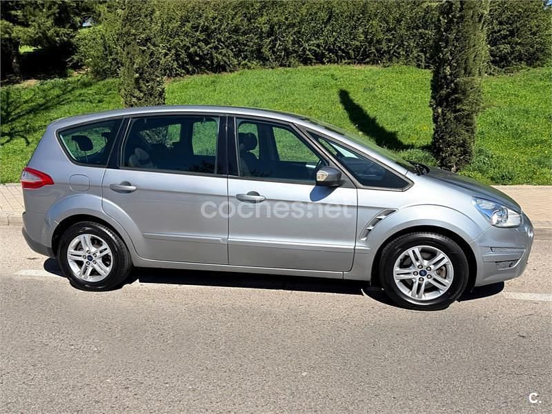 Usado Ford S-MAX Trend 140 CV (102 kW) 2011 Gris / plata Monovolumen