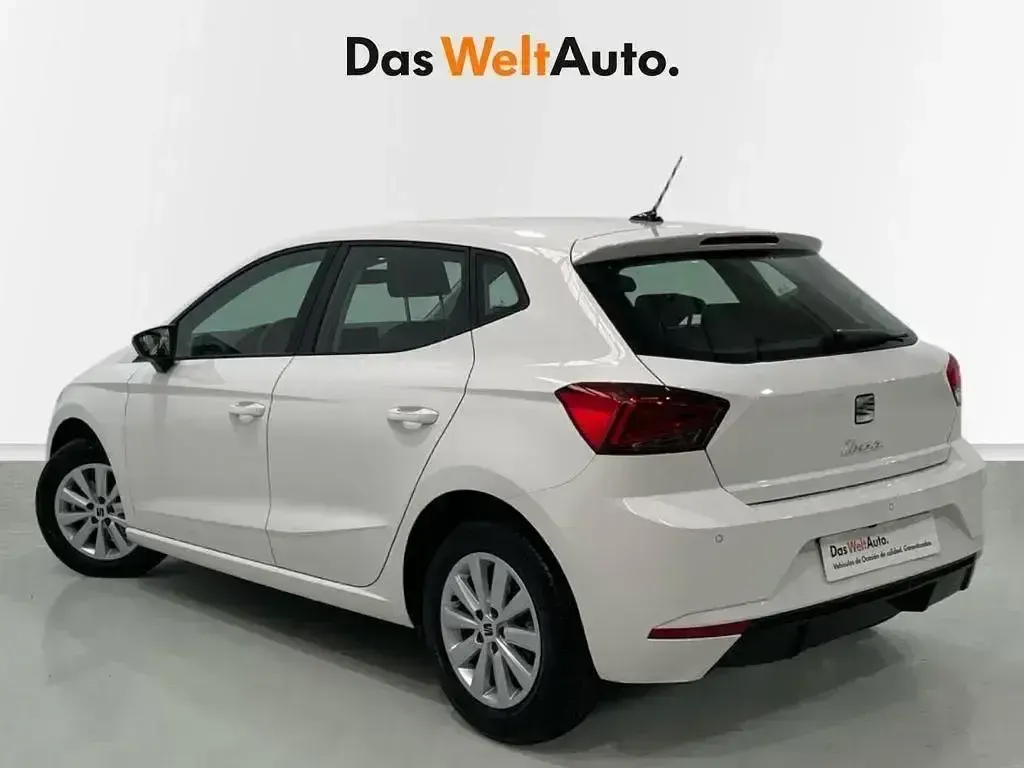 Usado Seat Ibiza Style Plus 110 CV (80 kW) 2022 Blanco Utilitario