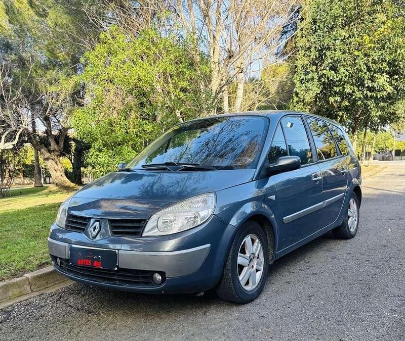 Usado Renault Grand Scénic II Dynamique 131 CV (96 kW) 2007 Plateado Monovolumen