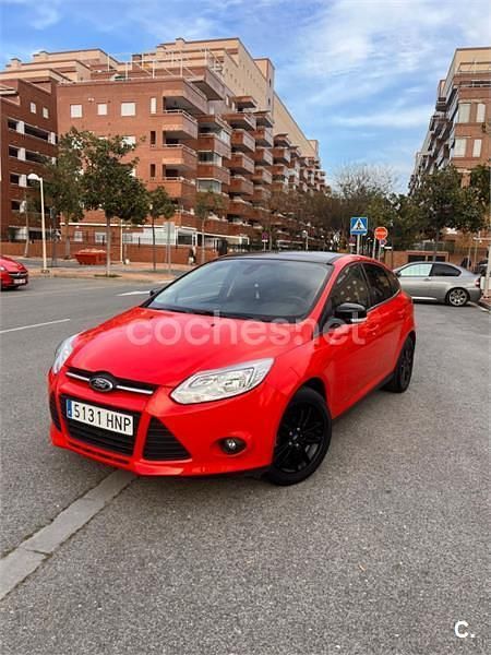 Usado Ford Focus Trend 100 CV (73 kW) 2013 Rojo Berlina