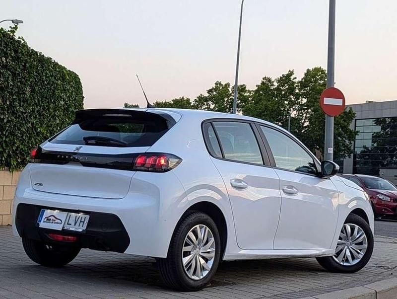 Usado Peugeot 208 Active 102 CV (75 kW) 2021 Blanco Utilitario