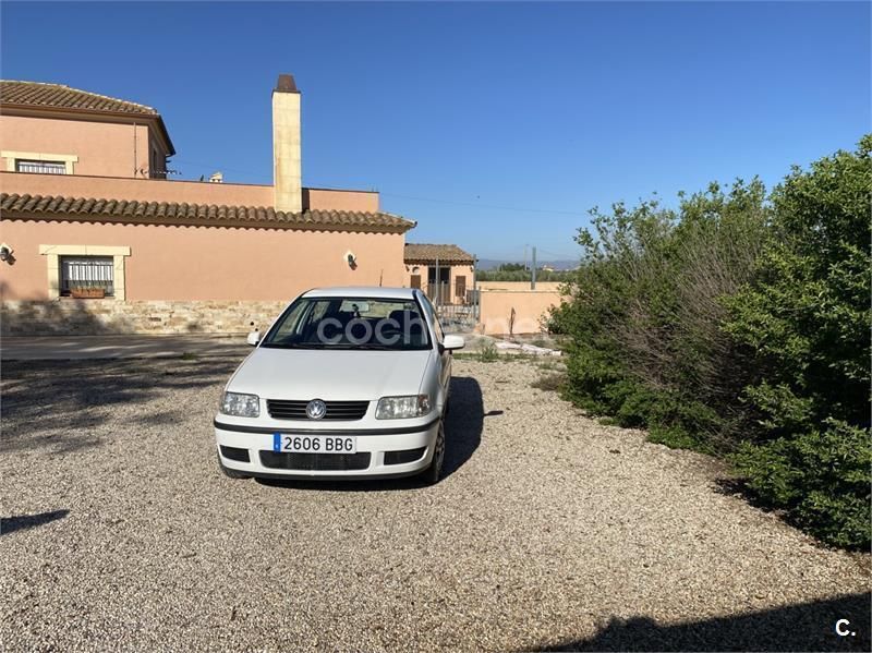 Blanco Usado 2000 VW Polo Conceptline Berlina | 2600 € (Precio justo) - Imagen 1/4