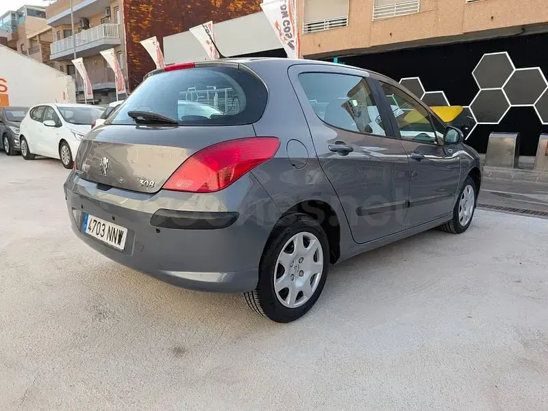 Usado Peugeot 308 95 CV (69 kW) 2010 Gris / plata Berlina