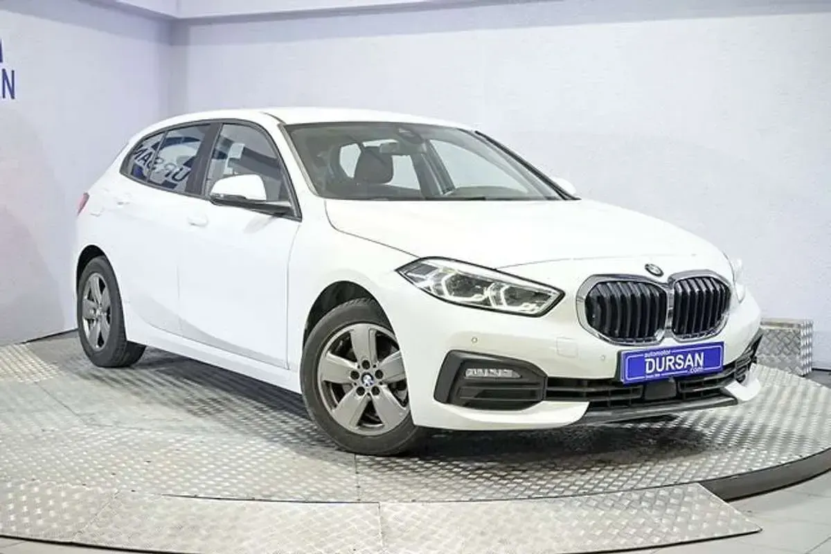 Usado BMW 118 Comfort Edition 150 CV (110 kW) 2021 Blanco Utilitario