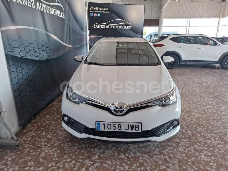 Usado Toyota Auris Active 116 CV (85 kW) 2017 Blanco Berlina