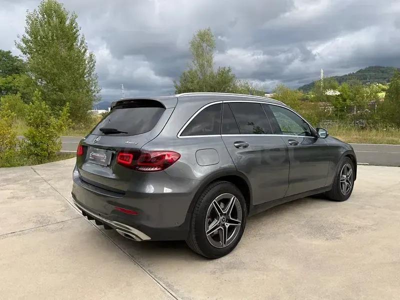 Usado Mercedes GLC220 194 CV (142 kW) 2021 Gris / plata SUV