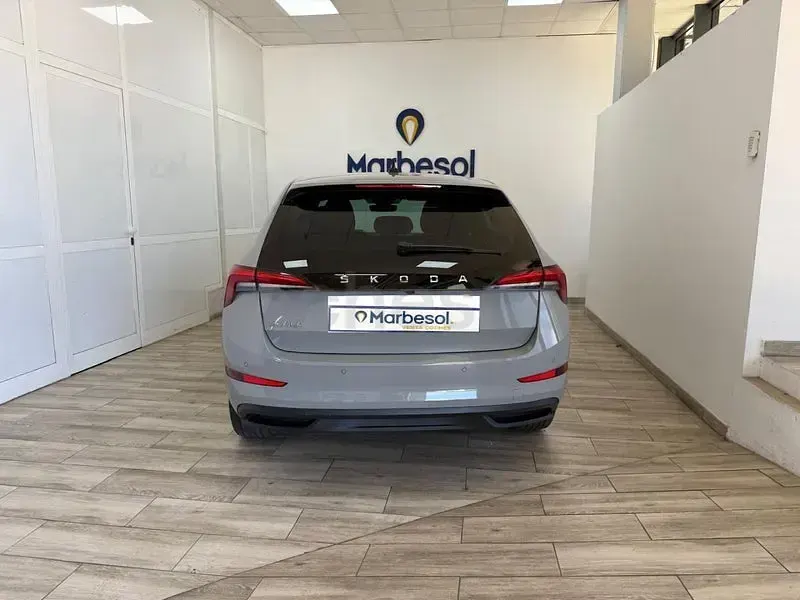 Usado Skoda Scala Style 110 CV (80 kW) 2023 Gris / plata Utilitario