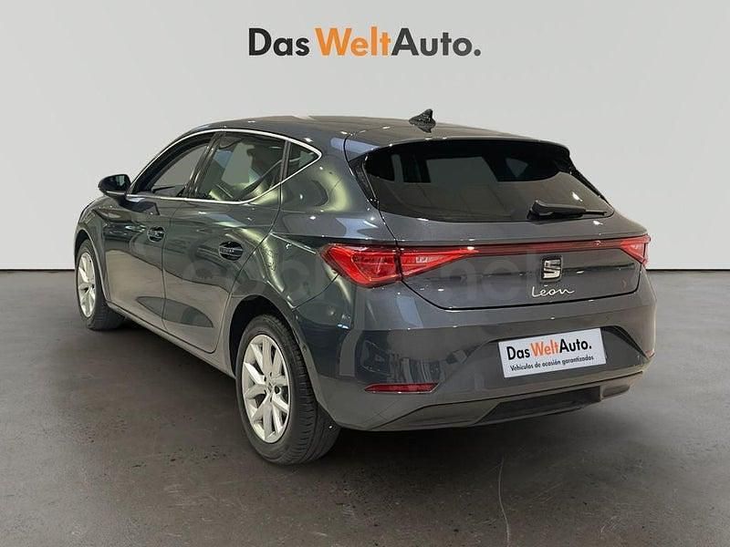 Usado Seat Leon Style 116 CV (85 kW) 2025 Gris / plata Berlina