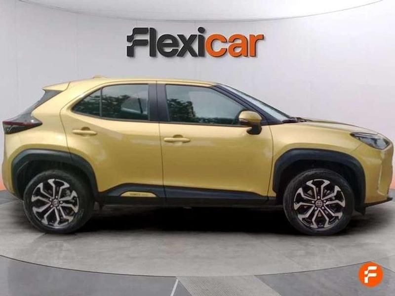 Usado Toyota Yaris Cross Active 116 CV (85 kW) 2024 Amarillo SUV