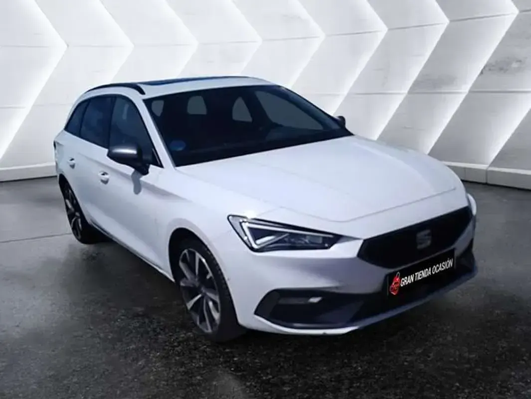 Usado Seat Leon FR 204 CV (150 kW) 2021 Blanco Berlina