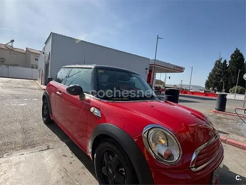 Usado Mini Cooper D 110 CV (80 kW) 2008 Rojo Utilitario