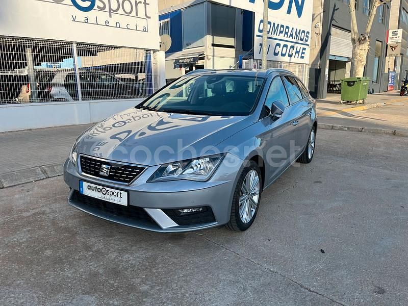 Usado Seat Leon XCELLENCE 130 CV (95 kW) 2020 Gris / plata Familiar
