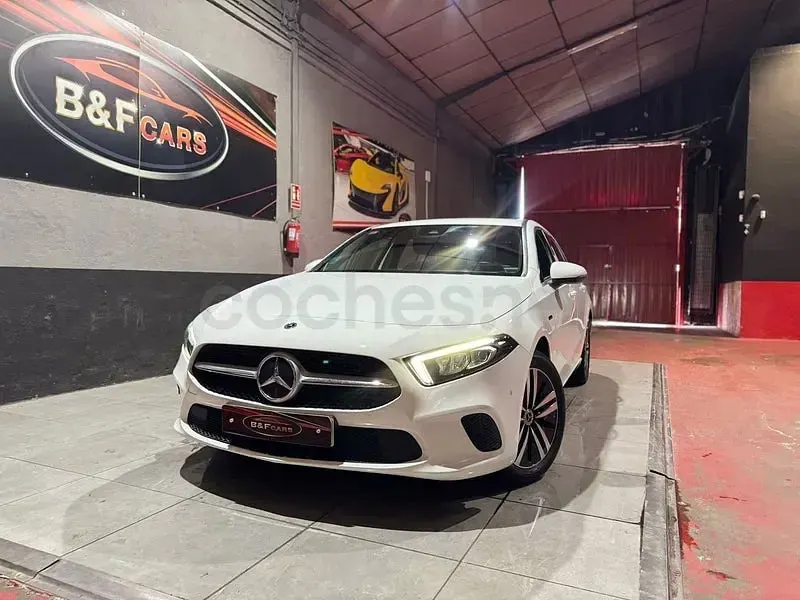 Używany Mercedes A250 218 KM (160 kW) 2021 Biały Sedan/Limuzyna
