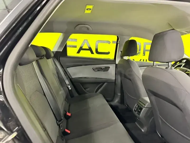 Usado Seat Leon Style 115 CV (84 kW) 2018 Negro Berlina