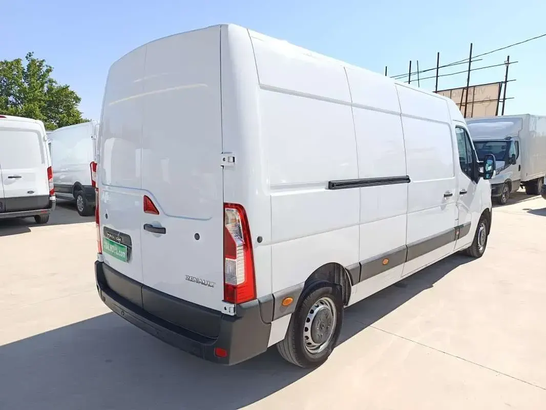 Usado Renault Master 135 CV (99 kW) 2021 Blanco Monovolumen