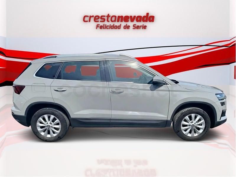 Usado Skoda Karoq Selection 150 CV (110 kW) 2024 Gris / plata SUV
