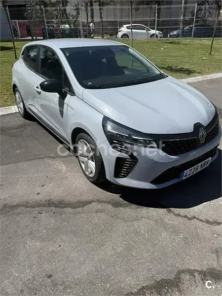 Usado Renault Clio V Evolution 100 CV (73 kW) 2025 Gris / plata Berlina