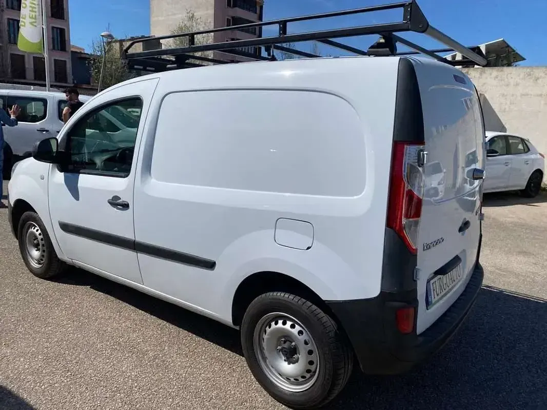 Usado Renault Kangoo 95 CV (69 kW) 2021 Blanco Monovolumen