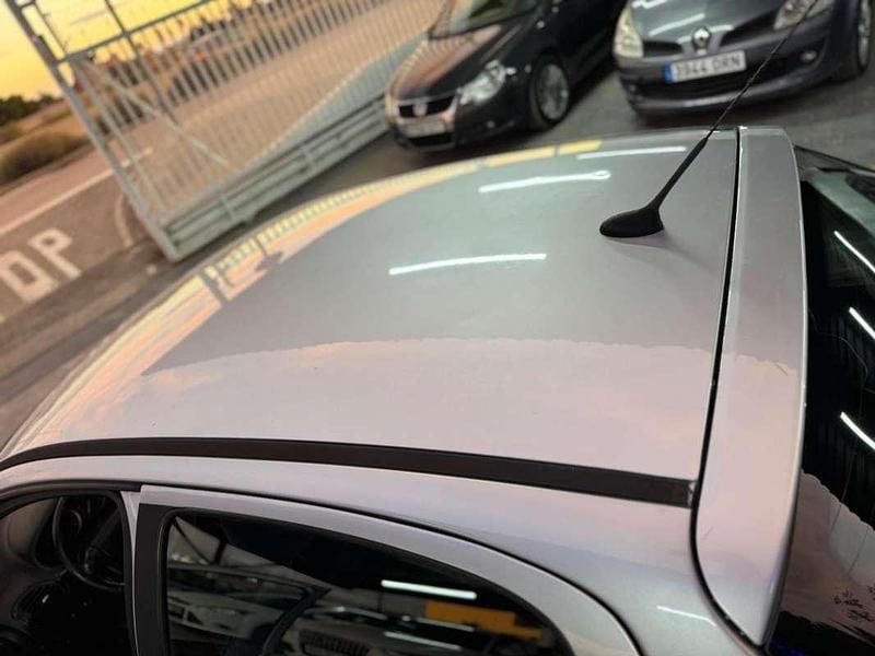 Usado Peugeot 206 90 CV (66 kW) 2005 Gris Utilitario