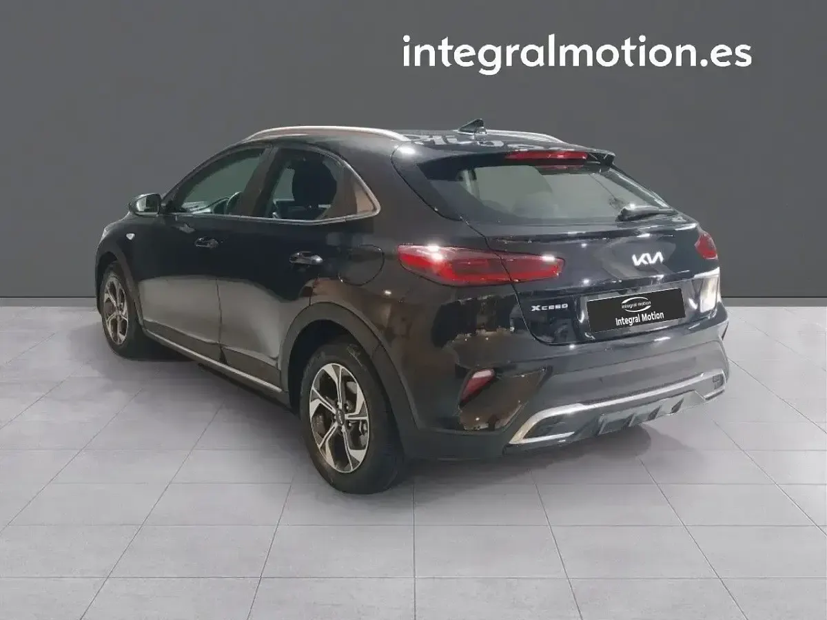 Usado Kia XCeed 100 CV (73 kW) 2024 Negro SUV