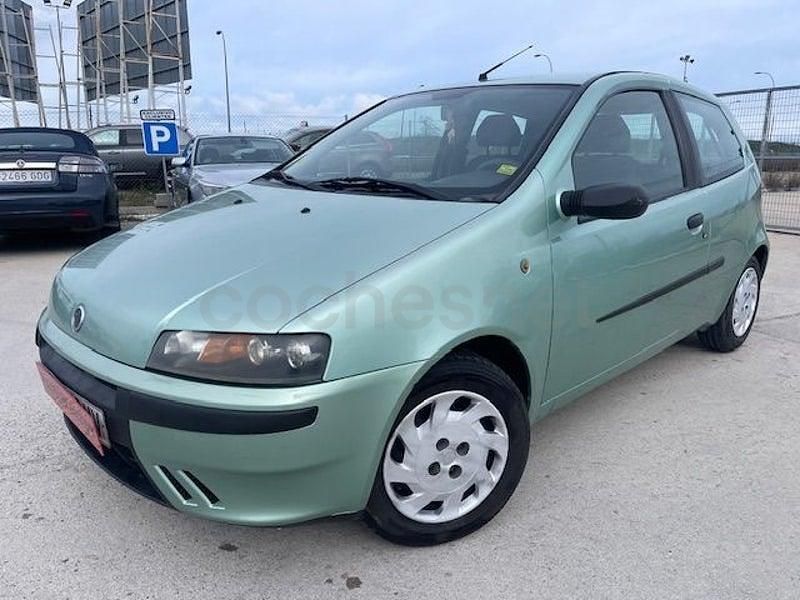 Usado Fiat Punto 80 CV (58 kW) 2001 Verde Utilitario