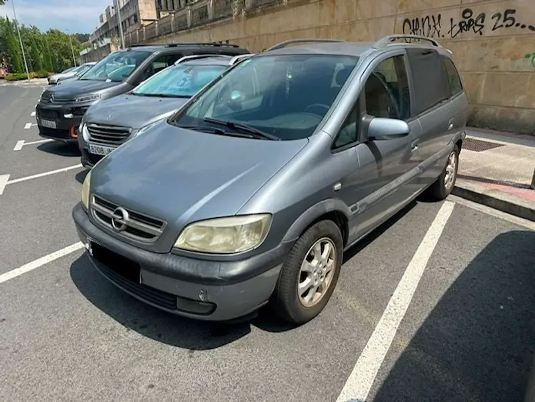Usado Opel Zafira Elegance 99 CV (72 kW) 2003 Gris Monovolumen