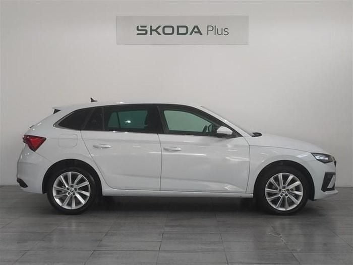 Usado Skoda Scala Selection 115 CV (84 kW) 2024 Blanco Utilitario