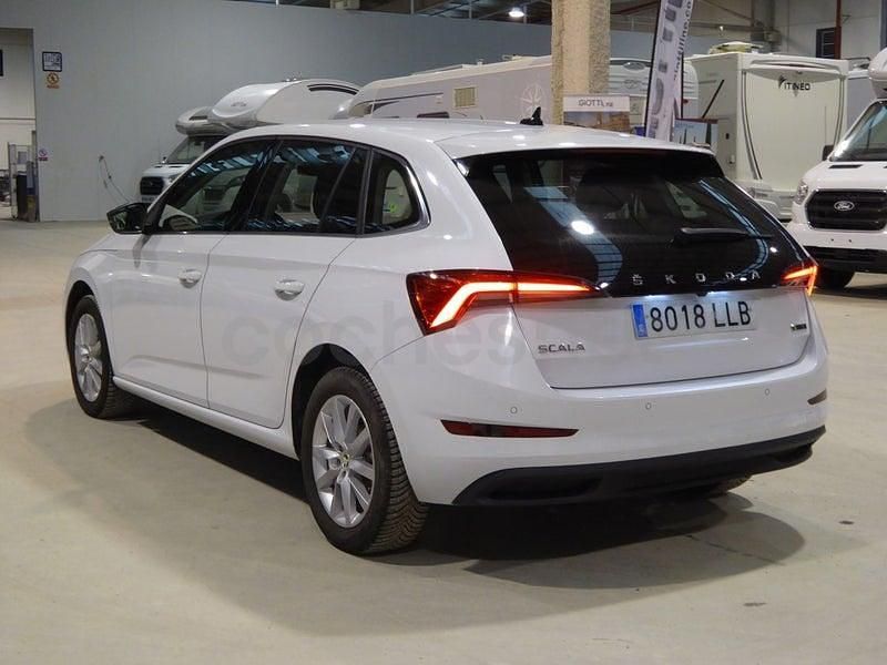 Usado Skoda Scala Ambition 90 CV (66 kW) 2021 Blanco Utilitario