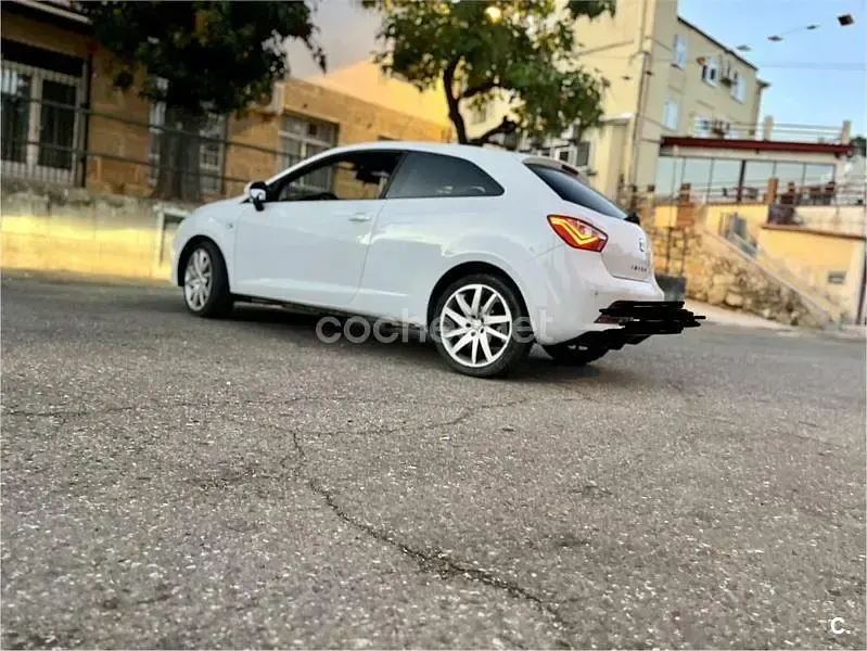 Usado Seat Ibiza SC FR 143 CV (105 kW) 2013 Blanco Utilitario