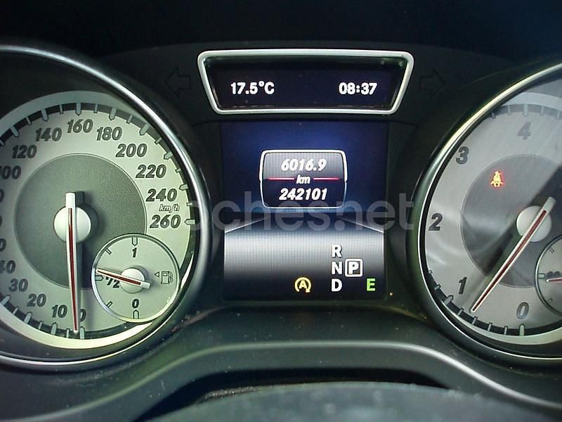 Usado Mercedes GLA220 Style 170 CV (125 kW) 2015 Gris / plata SUV