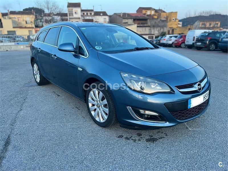 Usado Opel Astra Sportive 130 CV (95 kW) 2013 Azul Familiar