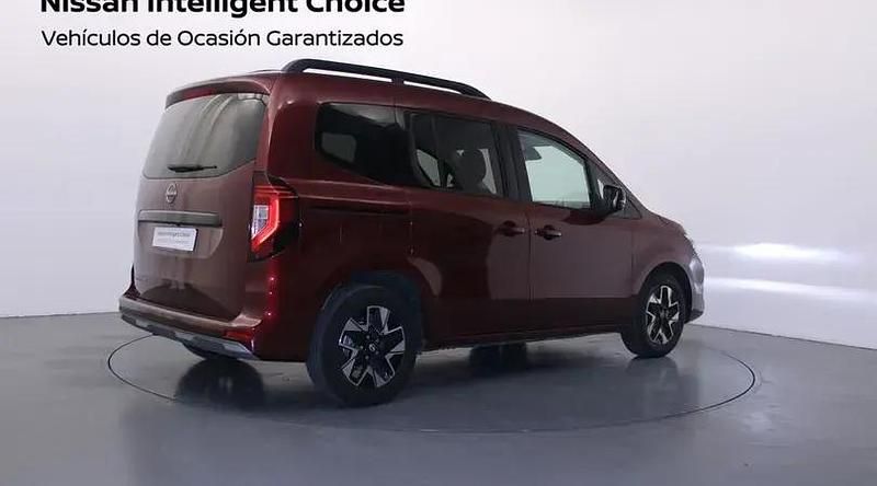 Usado Nissan Townstar N-Connecta 130 CV (95 kW) 2022 Rojo carmin metalizado Familiar
