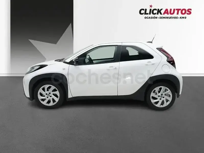 Usado Toyota Aygo X Play 72 CV (52 kW) 2026 Blanco SUV