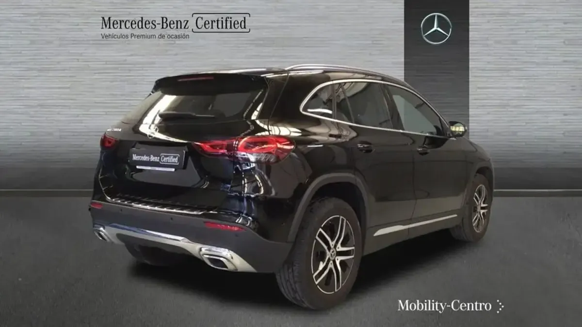 Usado Mercedes GLA200 Progressive 150 CV (110 kW) 2023 Nachtschwarz  unilack SUV