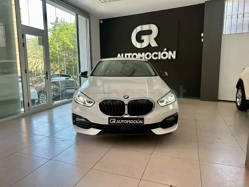 Usado BMW 116 116 CV (85 kW) 2023 Blanco Utilitario