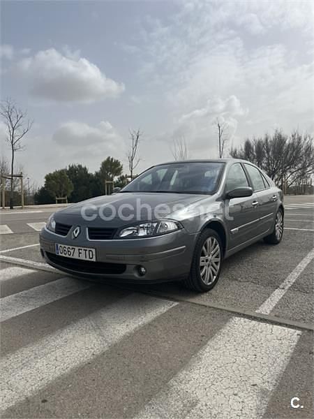 Usado Renault Laguna III Dynamique 135 CV (99 kW) 2007 Gris / plata Berlina