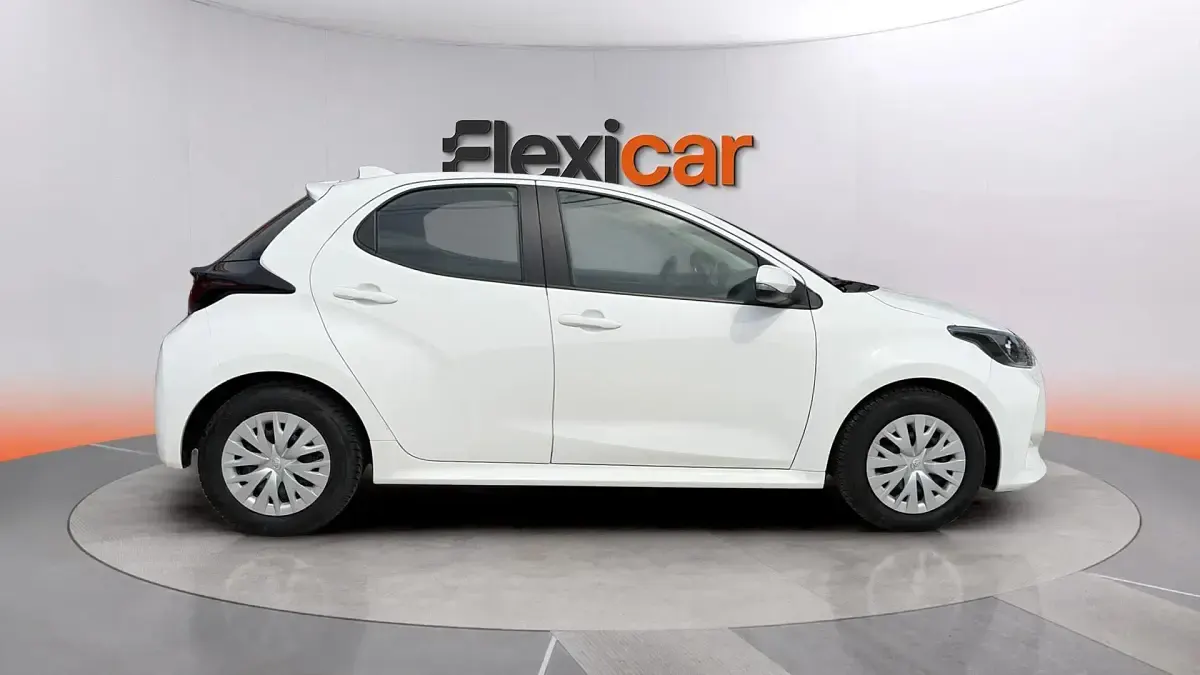 Usado Toyota Yaris Active 69 CV (50 kW) 2023 Blanco Utilitario