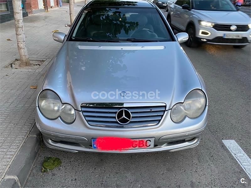 Usado Mercedes C220 143 CV (105 kW) 2001 Gris / plata Berlina