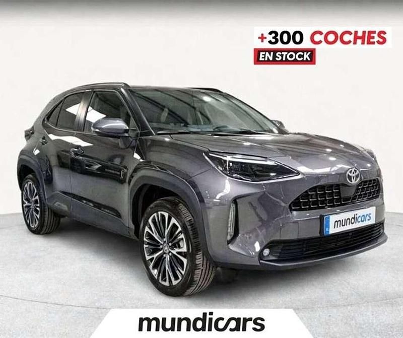 Usado Toyota Yaris Cross Business Edition 116 CV (85 kW) 2023 Gris / plata SUV