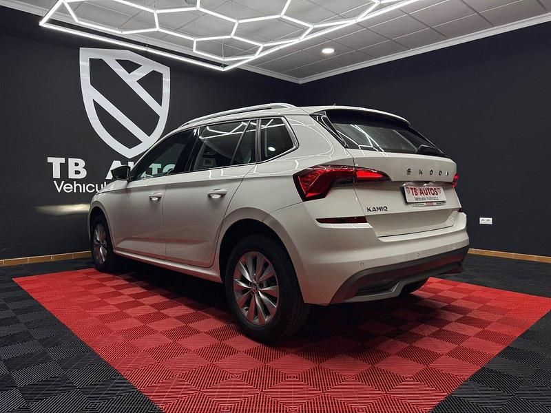 Usado Skoda Kamiq Ambition 110 CV (80 kW) 2021 Blanco SUV