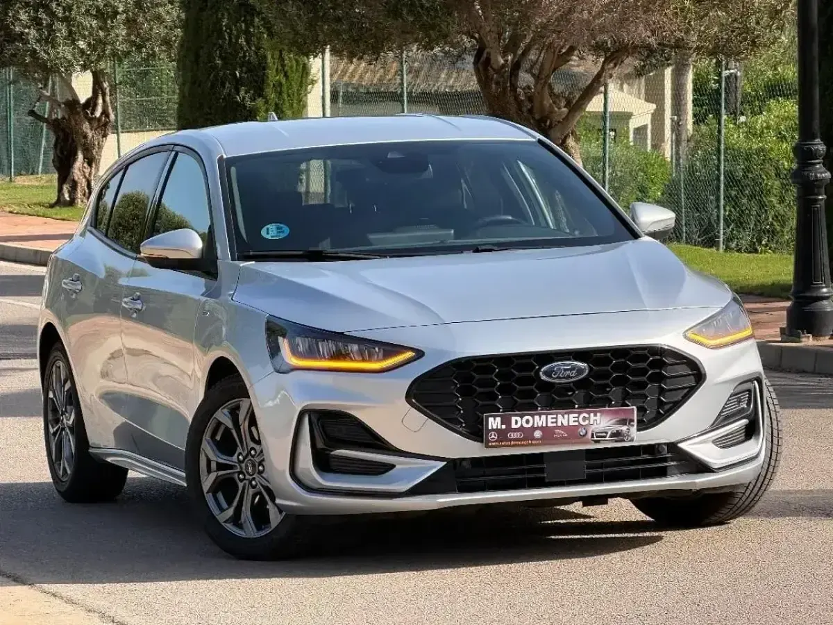 Usado Ford Focus Active 155 CV (114 kW) 2023 Gris Berlina
