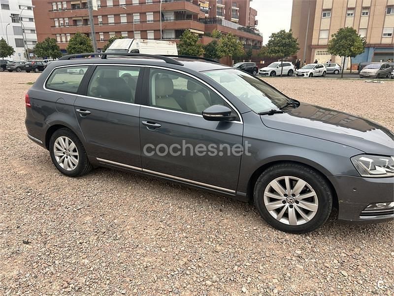 Usado VW Passat Advance 140 CV (102 kW) 2012 Gris / plata Familiar