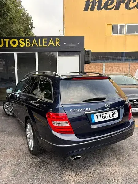 Usado Mercedes C250 Elegance 204 CV (150 kW) 2013 Azul Familiar