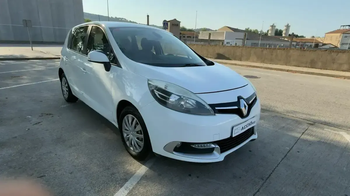Usado Renault Scénic III Dynamique 110 CV (80 kW) 2014 Blanco