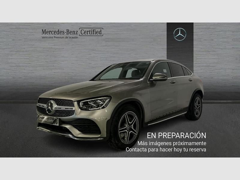 Usado Mercedes GLC300 AMG line 180 CV (132 kW) 2022 Mojave silver metallic paint Coupe