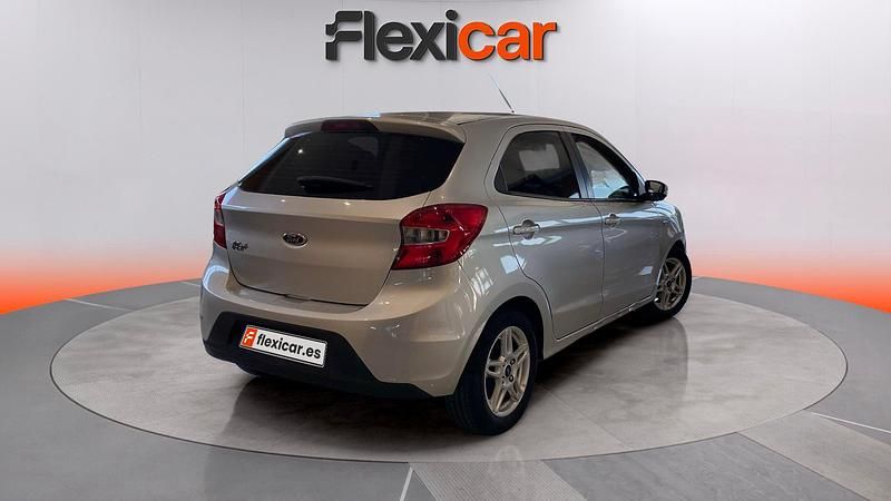 Usado Ford Ka Plus 86 CV (63 kW) 2017 Gris Utilitario